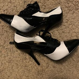 Black n white shoes
